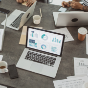 Alex Nabuco dos Santos analisa como a regularização fundiária estimula investimentos e amplia o acesso à moradia.