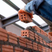 Valderci Malagosini Machado mostra como logística e planejamento reduzem perdas e quebras no canteiro.